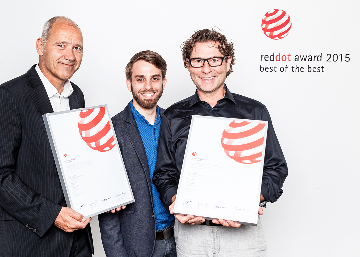 Thomas Starczewski (Designer und Gründer) und Piero Horn nehmen den heiß begehreten "red dot award - best of the best" Designpreis entgegen. Ausgezeichnet wurde das richtungsweisende Design der neuen WMF espresso. red dot award 2015 - Gala - best of the best - Designpreis - designship GmbH - Produktdesign - Industriedesign - Interfacedesign - iF world design index - Top 25 Industry - Top 100 design studios worldwide - we love design