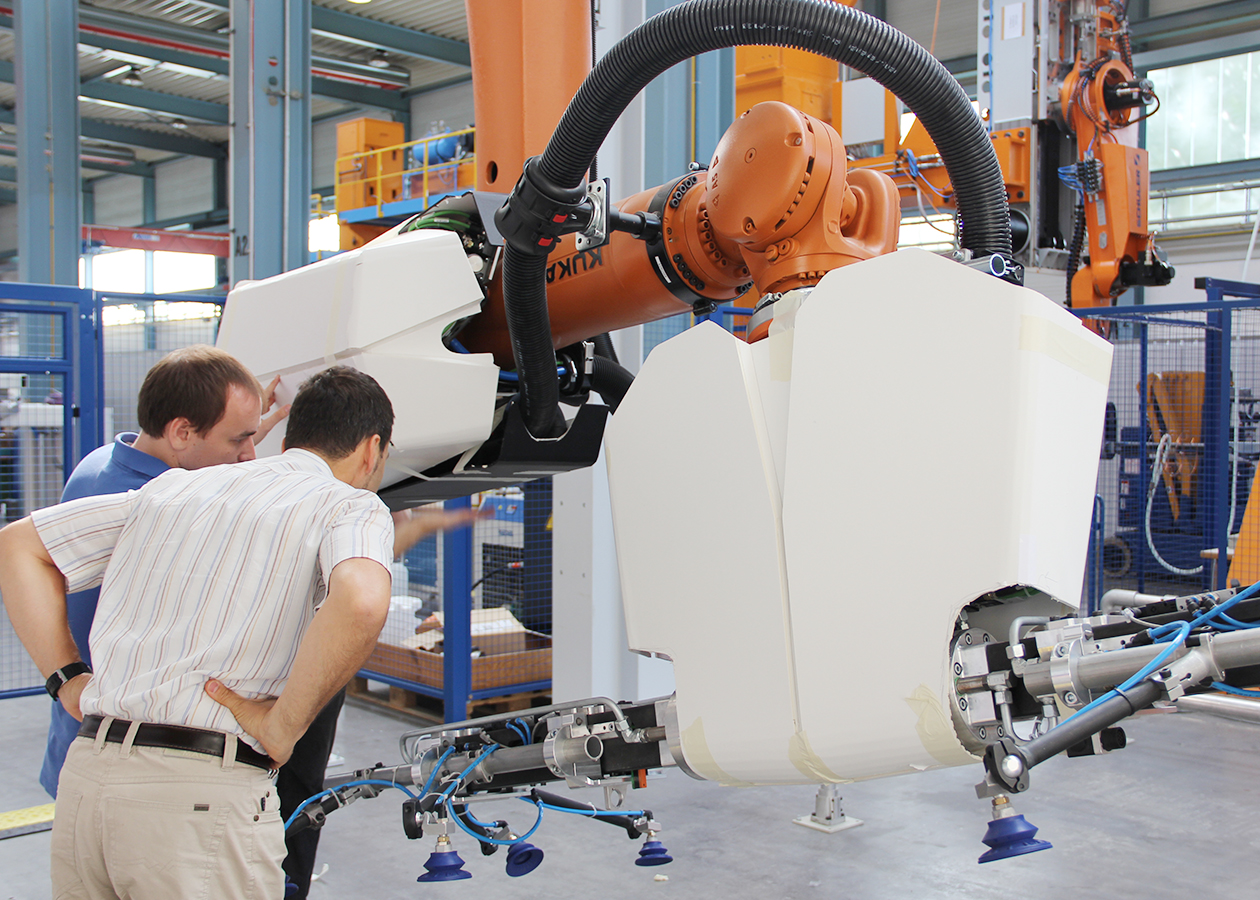 Design process - proportions and mock-up models - crossbar robots On the Crossbar Robot 4.0 from Schuler, the surfaces designed by designship GmbH are checked for proportions and visual impact using simple cardboard mock-up models. Schuler Group - designship GmbH - product design - industrial design - machine design - interface design - iF world design index - Top 25 Industry - Top 100 design studios worldwide - we love design
