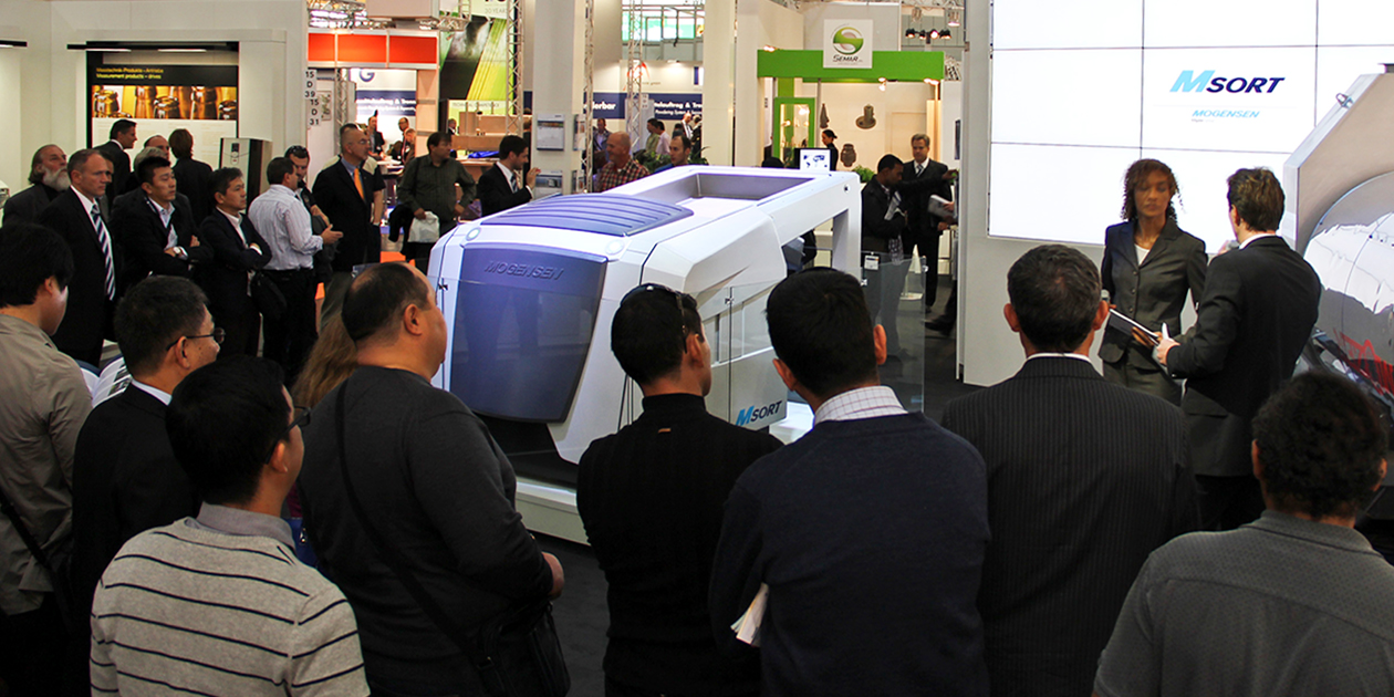 Crowds and keen interest at the Mogensen GmbH & Co. KG booth. The focus is on the MSORT, a new, highly innovative glass recycling plant. Emotion, innovation, power, top speed and the simplest handling characterize the design of the system developed by designship GmbH. Glas Tech Düsseldorf - Mogensen - MSORT - Glas Recycling - designship GmbH - Product design - Industrial design - Machine design - Interface design - iF world design index - Top 25 Industry - Top 100 design studios worldwide - we love design