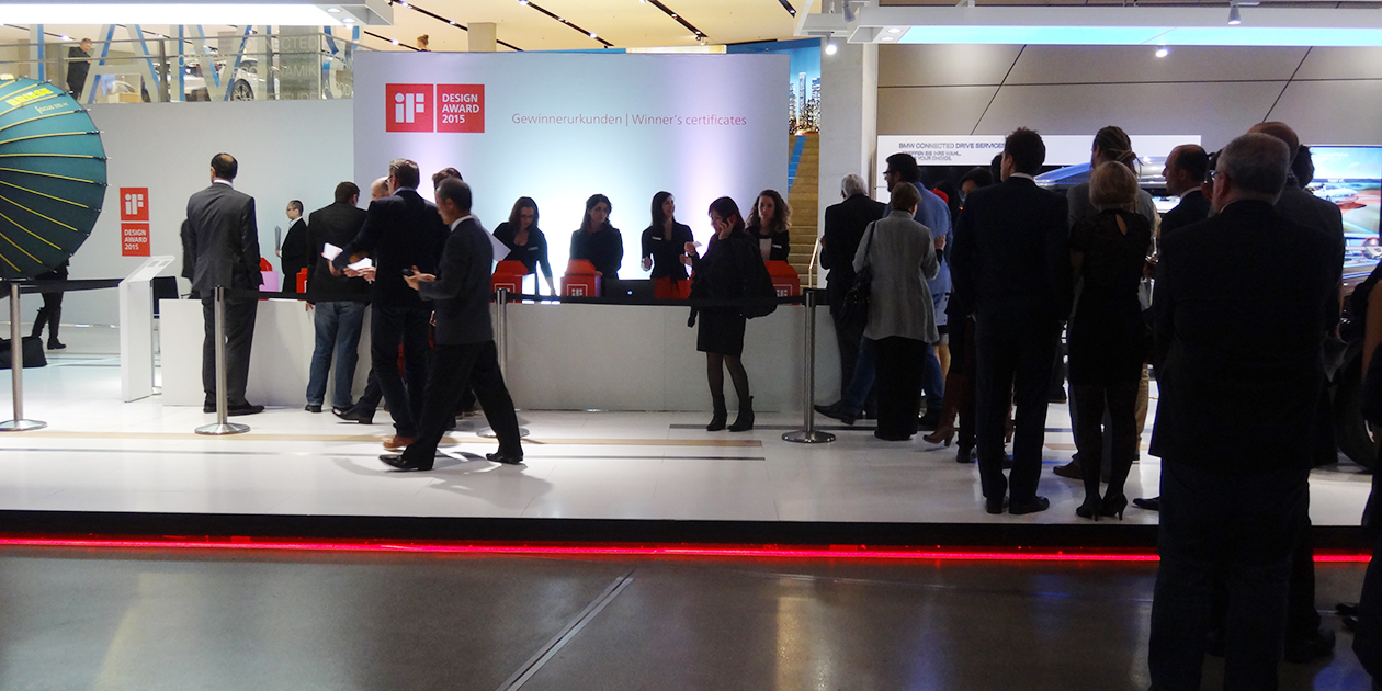 Pick-up stand of the winning certificates for the iF Product Design Award in the BMW Welt in Munich. Full of anticipation, people stand in line in a good manner. designship GmbH receives the If Product Desgn Award for the Collischan tablet counting machine multicount60. Collischan - iF Product Design Award 2015 - design award - designship GmbH - Product design - Industrial design - Machine design - Interface design - iF world design index - Top 25 Industry - Top 100 design studios worldwide - we love design